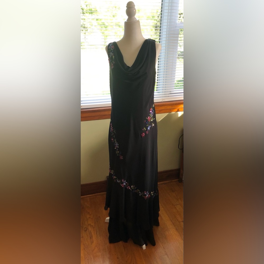 Elegant Black Floral Appliqué Dress